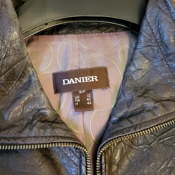 Womans Leather Jacket - Picture 3 of 4